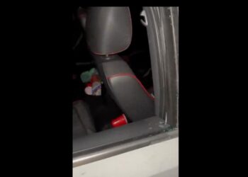 EXHIBEN CRISTALAZOS EN SAN NICOLÁS; AFICIONADOS SUFREN DAÑOS EN SUS VEHÍCULOS AL ACUDIR A JUEGO DE TIGRES.