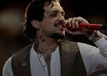 CHRISTIAN NODAL HABRÍA ENVIADO UN REGALO DE BAJO COSTO A SU HIJA, GENERANDO POLÉMICA