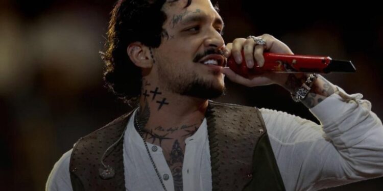 CHRISTIAN NODAL HABRÍA ENVIADO UN REGALO DE BAJO COSTO A SU HIJA, GENERANDO POLÉMICA