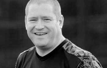 INVESTIGAN MUERTE DEL EXTÉCNICO DEL LIVERPOOL FEMENINO: ¿SUICIDIO?