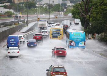 ¡AGUAS CON LOS CIERRES! ESTAS SON LAS CALLES Y AVENIDAS CERRADAS POR INUNDACIONES