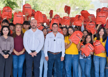 ENTREGA RAÚL CANTÚ DE LA GARZA 72 MIL KITS DE ÚTILES ESCOLARES EN SALINAS VICTORIA