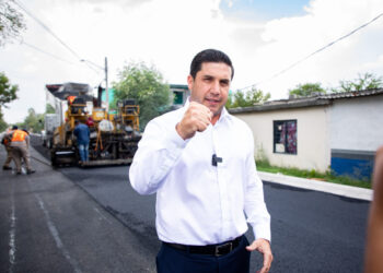 MODERNIZAN VIALIDADES EN SALINAS VICTORIA; PAVIMENTA RAÚL CANTÚ SECTOR DE EMILIANO ZAPATA