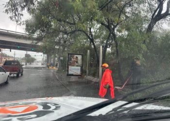ALERTAN POR MÁS LLUVIAS EN NUEVO LEÓN; LANZA PROTECCIÓN CIVIL LLAMADO A EXTREMAR PRECAUCIONES
