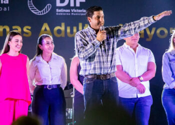 CELEBRA RAÚL CANTÚ A MÁS DE 1,500 ADULTOS MAYORES EN SALINAS VICTORIA; ENTREGA MEDALLA CENTENARIO ORGULLO SALINENSE