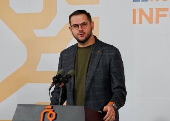 TRIPLICA NUEVO LEÓN APOYO A ESTUDIANTES; ENTREGAN CON AYUDAMOS MÁS DE 201 MIL UNIFORMES, TENIS, MOCHILAS, ÚTILES Y APOYOS ALIMENTARIOS