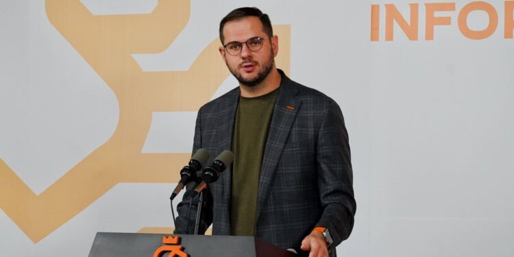 TRIPLICA NUEVO LEÓN APOYO A ESTUDIANTES; ENTREGAN CON AYUDAMOS MÁS DE 201 MIL UNIFORMES, TENIS, MOCHILAS, ÚTILES Y APOYOS ALIMENTARIOS