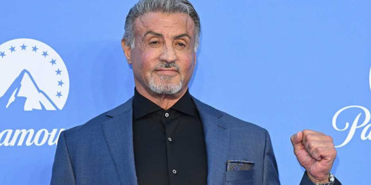 SYLVESTER STALLONE SE IDENTIFICA CON TAYLOR SHERIDAN POR GIRO RADICAL EN SU CARRERA 1 SYLVESTER STALLONE SE IDENTIFICA CON TAYLOR SHERIDAN POR GIRO RADICAL EN SU CARRERA