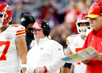 DISCUSIÓN ENTRE TRAVIS KELCE Y ANDY REID MARCA SEGUNDA SEMANA DE LA NFL 2025