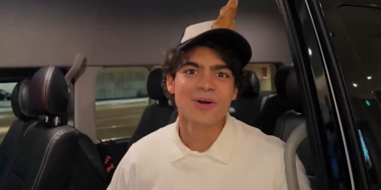 IÑAKI GODOY DEMUESTRA SU CARISMA COMO LUFFY EN JAPÓN