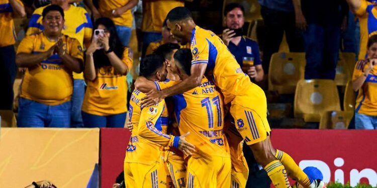 SE REENCUENTRA TIGRES CON TRIUNFO… Y CON COCCA; DEDICAN LIBRES Y LOKOS CÁNTICOS A ‘TRAICIÓN’ DE EX DT