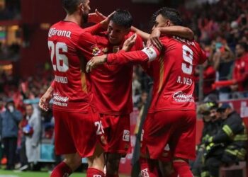 VIVEN RAYADOS INFIERNO; LOS GOLEA 6-2 EL TOLUCA
