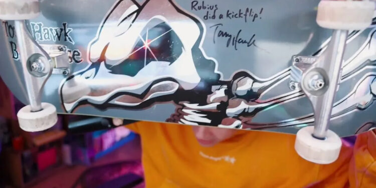 RUBIUS PIERDE UN RETO CON TONY HAWK, PERO SE LLEVA UNA TABLA LEGENDARIA