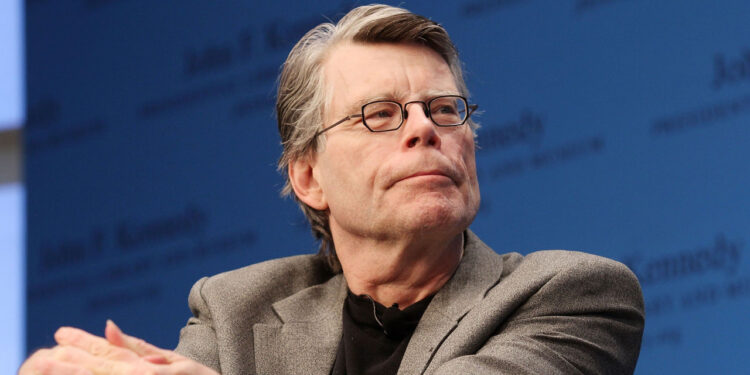 STEPHEN KING, EL AUTOR MÁS PROHIBIDO EN ESTADOS UNIDOS, RESPONDE A LA CENSURA 1 STEPHEN KING, EL AUTOR MÁS PROHIBIDO EN ESTADOS UNIDOS, RESPONDE A LA CENSURA