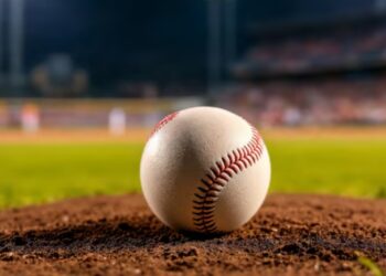 MUJER DESPEDIDA TRAS AMENAZAR CON LLAMAR A ICE A UN LATINO EN JUEGO DE BÉISBOL