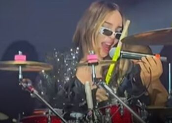 BELINDA SE LESIONA EN PLENO CONCIERTO MIENTRAS TOCABA LA BATERÍA