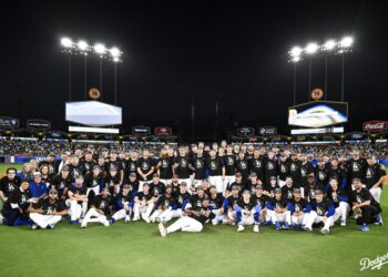 DODGERS ELIMINAN A PHILLIES EN TIRO ERRÓNEO Y AVANZAN A LA SERIE DE CAMPEONATO