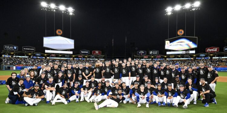 DODGERS ELIMINAN A PHILLIES EN TIRO ERRÓNEO Y AVANZAN A LA SERIE DE CAMPEONATO