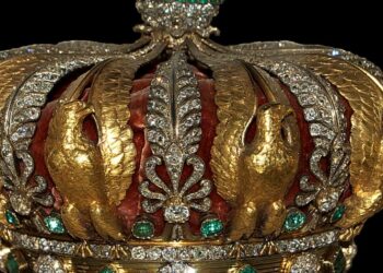 JOYAS ROBADAS DEL MUSEO DEL LOUVRE VALORADAS EN MÁS DE 88 MILLONES DE EUROS Y EN RIESGO DE SER FUERZADAS A SUMERGIRSE EN EL MERCADO ILEGAL