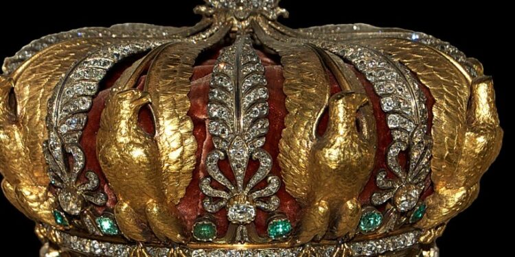 JOYAS ROBADAS DEL MUSEO DEL LOUVRE VALORADAS EN MÁS DE 88 MILLONES DE EUROS Y EN RIESGO DE SER FUERZADAS A SUMERGIRSE EN EL MERCADO ILEGAL 1 JOYAS ROBADAS DEL MUSEO DEL LOUVRE VALORADAS EN MÁS DE 88 MILLONES DE EUROS Y EN RIESGO DE SER FUERZADAS A SUMERGIRSE EN EL MERCADO ILEGAL