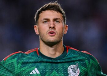 SANTIAGO GIMÉNEZ DESCARTA FUTURO EN LAS CHIVAS: “NO PUEDO JUGAR AHÍ”