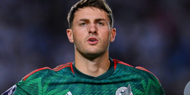 SANTIAGO GIMÉNEZ DESCARTA FUTURO EN LAS CHIVAS: “NO PUEDO JUGAR AHÍ” 1 SANTIAGO GIMÉNEZ DESCARTA FUTURO EN LAS CHIVAS: “NO PUEDO JUGAR AHÍ”