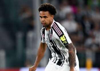 JUVENTUS EXPULSA DE POR VIDA A TRES HINCHAS DEL PARMA POR INSULTOS RACISTAS A WESTON MCKENNIE