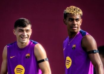 LAMINE YAMAL DEJA DE FIRMAR AUTÓGRAFOS Y NEGOCIA EXCLUSIVIDAD SOBRE SU FIRMA