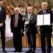 SUPERVIVIENTES DE HIROSHIMA Y NAGASAKI ROMPEN EN LLANTO AL RECIBIR EL PREMIO NOBEL DE LA PAZ 7 SUPERVIVIENTES DE HIROSHIMA Y NAGASAKI ROMPEN EN LLANTO AL RECIBIR EL PREMIO NOBEL DE LA PAZ
