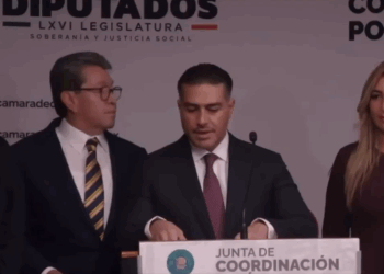 PELEAN DIPUTADAS POR ESTAR A UN LADO DE GARCÍA HARFUCH; MORENISTAS ARMAN ESCENA EN CÁMARA DE DIPUTADOS