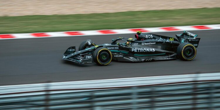 JÓVENES PILOTOS PUEDEN LLEGAR A LA FÓRMULA 1: OPORTUNIDADES Y DESAFÍOS 1 JÓVENES PILOTOS PUEDEN LLEGAR A LA FÓRMULA 1: OPORTUNIDADES Y DESAFÍOS