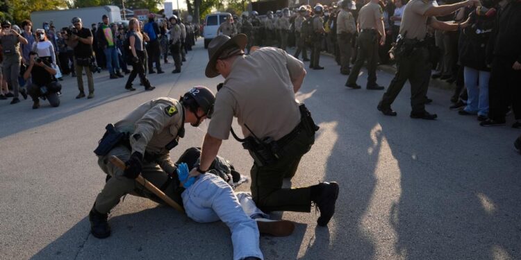 CHICAGO ESTABLECE 'ZONAS LIBRES DE ICE' PARA PROHIBIR REDADAS EN ESPACIOS PÚBLICOS 1 CHICAGO ESTABLECE ‘ZONAS LIBRES DE ICE’ PARA PROHIBIR REDADAS EN ESPACIOS PÚBLICOS