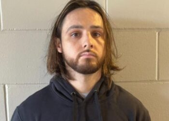 HOMBRE ARRESTADO POR INCENDIO MORTAL EN LOS ÁNGELES QUE COBRÓ 12 VIDAS