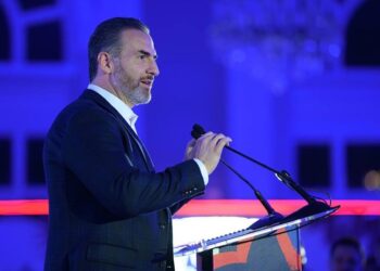 PIDE ADRIÁN ESPERAR AL 2027 PARA DEFINIR ALIANZA DEL PRIAN