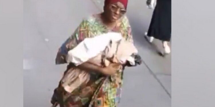 MADRE ABANDONA A SU BEBÉ RECIÉN NACIDA EN UNA ESTACIÓN DE METRO; VÍDEO DE VIGILANCIA PERMITIÓ SU IDENTIFICACIÓN Y ARRESTO