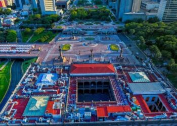 PLANTARÁ ESTADO SABINOS Y ÉBANOS EN LA EXPLANADA DE LOS HÉROES; CONVERTIRÁN ISLA DE CALOR EN PLAZA CON SOMBRA DEL CENTRO DE MONTERREY.