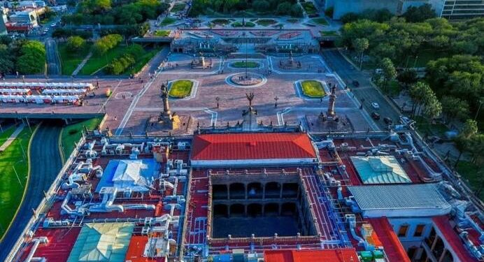 PLANTARÁ ESTADO SABINOS Y ÉBANOS EN LA EXPLANADA DE LOS HÉROES; CONVERTIRÁN ISLA DE CALOR EN PLAZA CON SOMBRA DEL CENTRO DE MONTERREY. 1 PLANTARÁ ESTADO SABINOS Y ÉBANOS EN LA EXPLANADA DE LOS HÉROES; CONVERTIRÁN ISLA DE CALOR EN PLAZA CON SOMBRA DEL CENTRO DE MONTERREY.