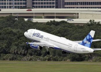 ATERRIZAJE DE EMERGENCIA DE JETBLUE AIRWAYS EN FLORIDA DEJA VARIOS PASAJEROS HERIDOS