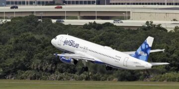 ATERRIZAJE DE EMERGENCIA DE JETBLUE AIRWAYS EN FLORIDA DEJA VARIOS PASAJEROS HERIDOS 2 ATERRIZAJE DE EMERGENCIA DE JETBLUE AIRWAYS EN FLORIDA DEJA VARIOS PASAJEROS HERIDOS