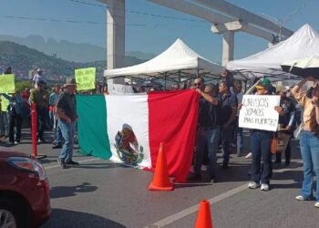 BLOQUEAN CONSTITUCIÓN EMPLEADOS DEL PODER JUDICIAL; PROTESTAN POR DESPIDOS Y FALTA DE INSUMOS PARA LABORAR