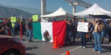 BLOQUEAN CONSTITUCIÓN EMPLEADOS DEL PODER JUDICIAL; PROTESTAN POR DESPIDOS Y FALTA DE INSUMOS PARA LABORAR 2 BLOQUEAN CONSTITUCIÓN EMPLEADOS DEL PODER JUDICIAL; PROTESTAN POR DESPIDOS Y FALTA DE INSUMOS PARA LABORAR