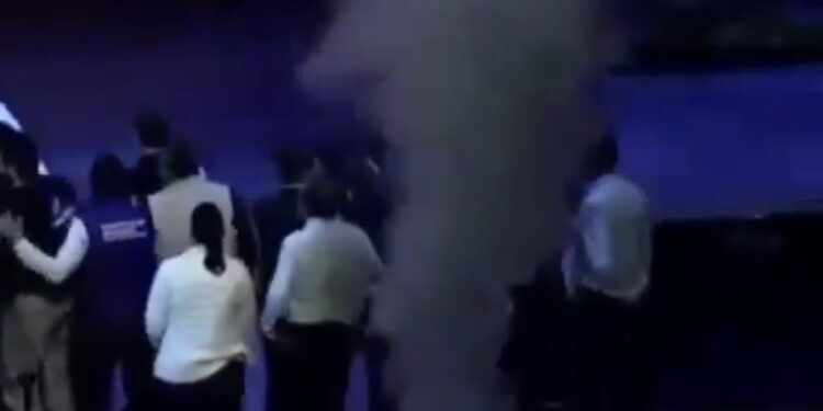 CAE MAX CORTÁZAR A FOSA DURANTE ACTO DE RELANZAMIENTO DEL PAN NACIONAL; TERMINA EMPAPADO EN EVENTO CUMBRE UNO DE LOS CREADORES DE ‘LÓPEZ OBRADOR ES UN PELIGRO PARA MÉXICO’