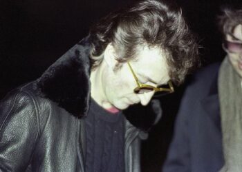 MARK CHAPMAN, ASESINO DE JOHN LENNON, ADMITIÓ QUE LO HIZO PARA INCREMENTAR SU FAMA