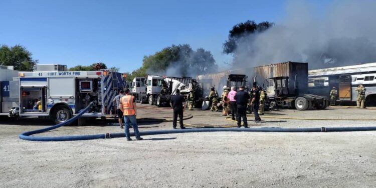 AVIONETA CAE CERCA DEL AERÓDROMO HICKS EN TEXAS Y DEJA DOS FALLECIDOS