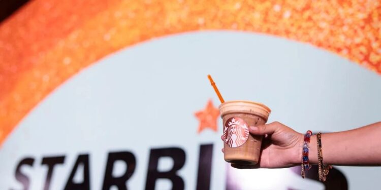 STARBUCKS Y TAYLOR SWIFT CELEBRAN EL LANZAMIENTO DE “THE LIFE OF A SHOWGIRL” 1 STARBUCKS Y TAYLOR SWIFT CELEBRAN EL LANZAMIENTO DE “THE LIFE OF A SHOWGIRL”