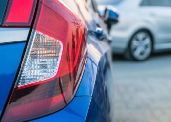 MUJER DE TEXAS ES ARRESTADA POR ABANDONAR A SU HIJA OCHO HORAS DENTRO DE UN AUTO