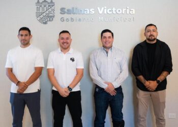 ¿CLÁSICO DE LEYENDAS? NO, LA DIRECCIÓN DE DEPORTES DE SALINAS VICTORIA; ‘FIRMA’ RAÚL CANTÚ DE LA GARZA A EMMANUEL CERDA Y DARÍO CARREÑO, QUIENES HARÁN EQUIPO CON ISRAEL ‘PILOTO’ JIMÉNEZ 5 ¿CLÁSICO DE LEYENDAS? NO, LA DIRECCIÓN DE DEPORTES DE SALINAS VICTORIA; ‘FIRMA’ RAÚL CANTÚ DE LA GARZA A EMMANUEL CERDA Y DARÍO CARREÑO, QUIENES HARÁN EQUIPO CON ISRAEL ‘PILOTO’ JIMÉNEZ