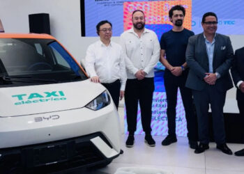 LLEGAN TAXIS ELÉCTRICOS A NUEVO LEÓN; FIRMA GOBIERNO ESTATAL ACUERDO CON OCN, BYD Y GRUPO TEC PARA FLOTILLA DE 3 MIL AUTOS