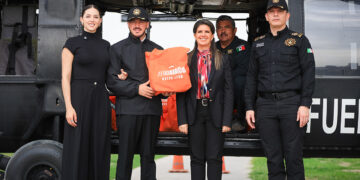 LLEVA BLACK HAWK AYUDA A VERACRUZ; ENVÍA ESTADO NUEVO CARGAMENTO DE KITS DE LIMPIEZA Y CUATRO TONELADAS DE ALIMENTOS. 5 LLEVA BLACK HAWK AYUDA A VERACRUZ; ENVÍA ESTADO NUEVO CARGAMENTO DE KITS DE LIMPIEZA Y CUATRO TONELADAS DE ALIMENTOS.