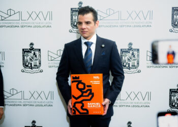 ENTREGA MIKE FLORES CUARTO INFORME AL CONGRESO LOCAL.